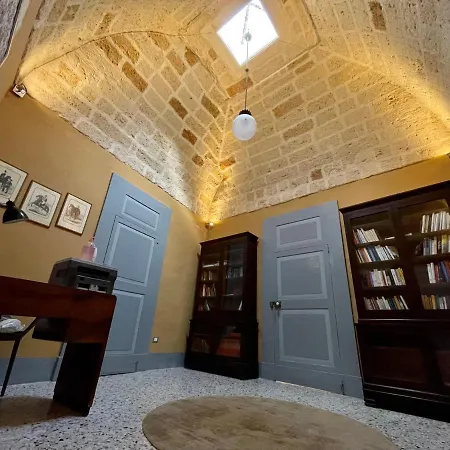 Palazzo De Carlo E Il Parco Dei 7 Pozzi