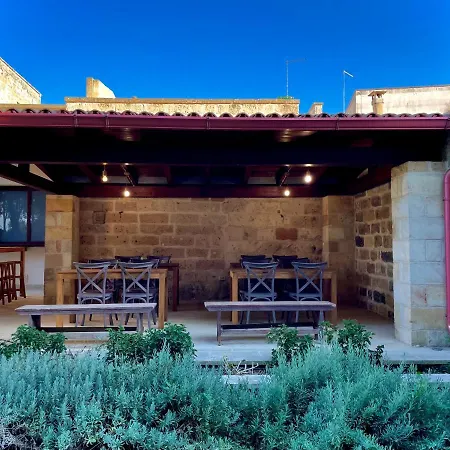 Frühstückspension Palazzo De Carlo E Il Parco Dei 7 Pozzi 4*