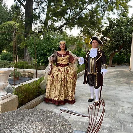 Palazzo De Carlo E Il Parco Dei 7 Pozzi Nocleg ze śniadaniem 4*