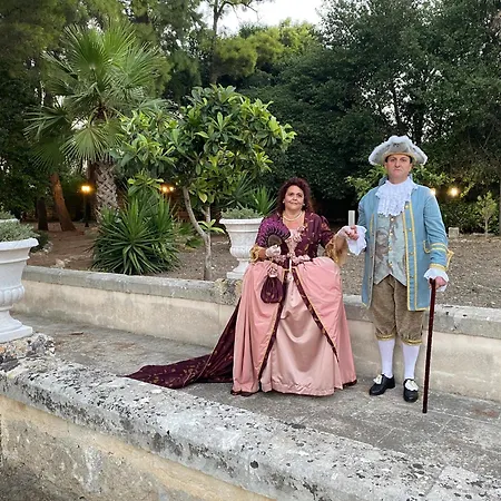 Palazzo De Carlo E Il Parco Dei 7 Pozzi