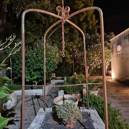 Frühstückspension Palazzo De Carlo E Il Parco Dei 7 Pozzi Lecce