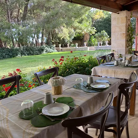 Frühstückspension Palazzo De Carlo E Il Parco Dei 7 Pozzi 4*