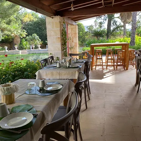 Palazzo De Carlo E Il Parco Dei 7 Pozzi