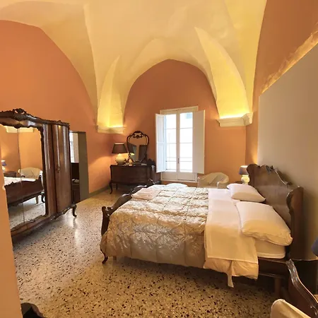 Nocleg ze śniadaniem Palazzo De Carlo E Il Parco Dei 7 Pozzi 4*