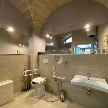 Palazzo De Carlo E Il Parco Dei 7 Pozzi 4*