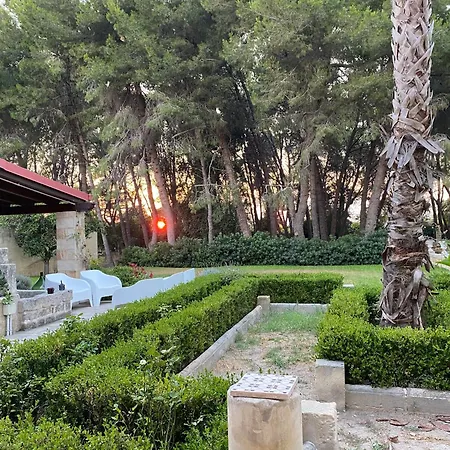 Nocleg ze śniadaniem Palazzo De Carlo E Il Parco Dei 7 Pozzi 4*