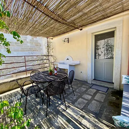 Palazzo De Carlo E Il Parco Dei 7 Pozzi Lecce