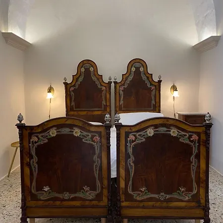 Palazzo De Carlo E Il Parco Dei 7 Pozzi Bed & Breakfast