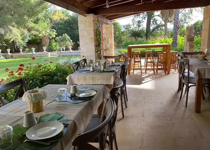 Palazzo De Carlo E Il Parco Dei 7 Pozzi