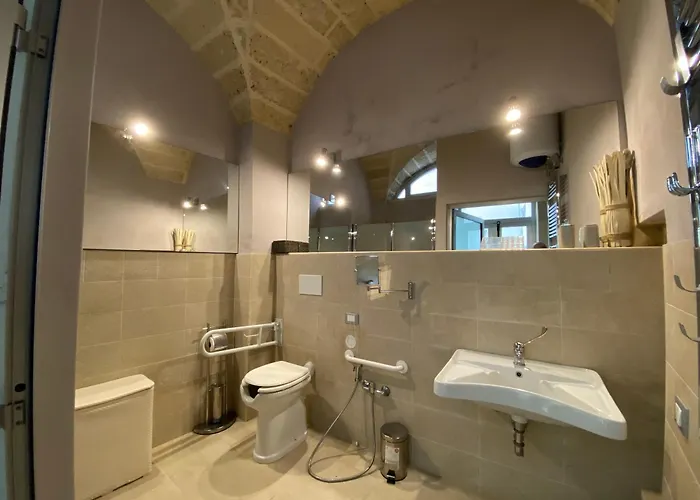 Palazzo De Carlo E Il Parco Dei 7 Pozzi 4*