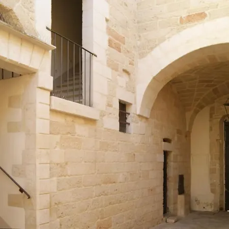 Palazzo De Carlo E Il Parco Dei 7 Pozzi Bed & Breakfast