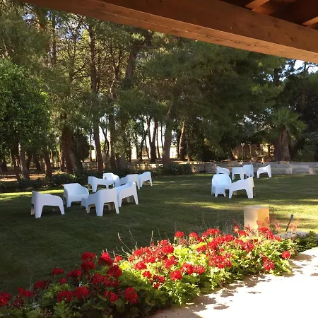 Palazzo De Carlo E Il Parco Dei 7 Pozzi Bed & Breakfast