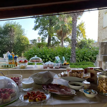 Palazzo De Carlo E Il Parco Dei 7 Pozzi Couette-café Lecce