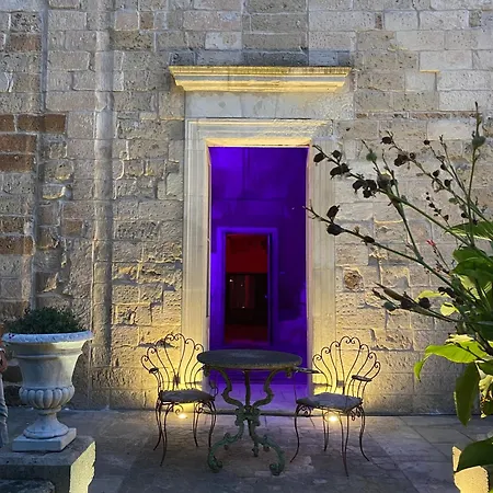 Palazzo De Carlo E Il Parco Dei 7 Pozzi