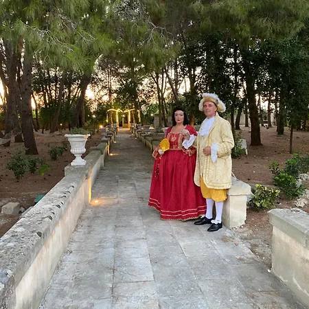 Palazzo De Carlo E Il Parco Dei 7 Pozzi 4*