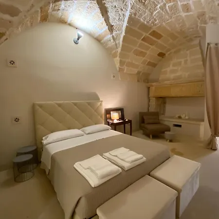 Palazzo De Carlo E Il Parco Dei 7 Pozzi Bed & Breakfast *
