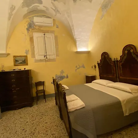 Palazzo De Carlo E Il Parco Dei 7 Pozzi Bed and Breakfast Λέτσε