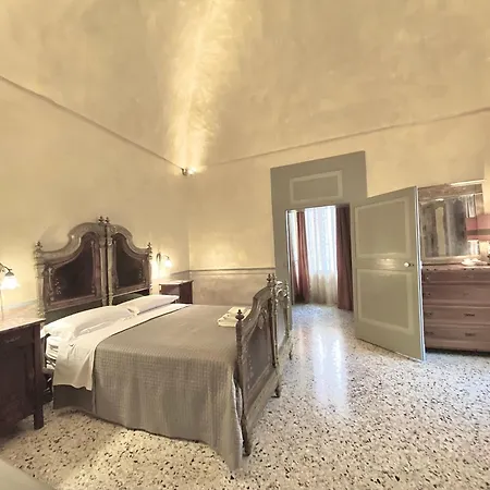 Palazzo De Carlo E Il Parco Dei 7 Pozzi *