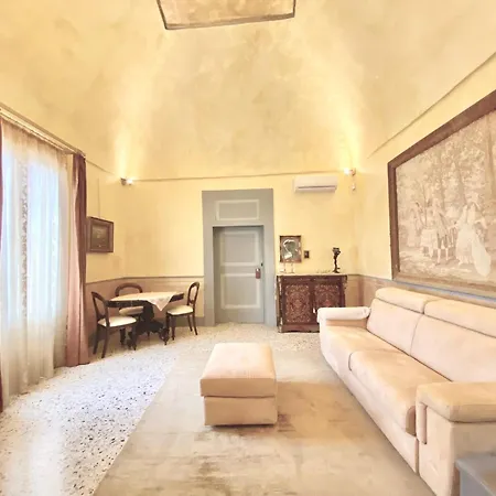 Palazzo De Carlo E Il Parco Dei 7 Pozzi Λέτσε