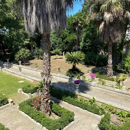 Palazzo De Carlo E Il Parco Dei 7 Pozzi
