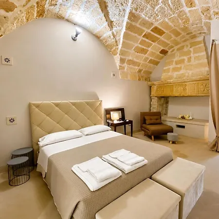 Palazzo De Carlo E Il Parco Dei 7 Pozzi Lecce