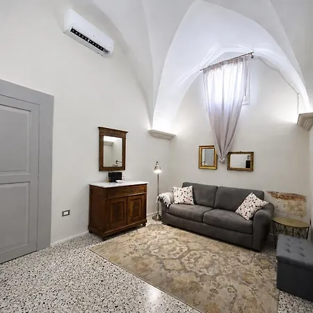 Palazzo De Carlo E Il Parco Dei 7 Pozzi 4* Lecce