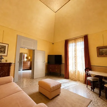 Palazzo De Carlo E Il Parco Dei 7 Pozzi 4* Lecce