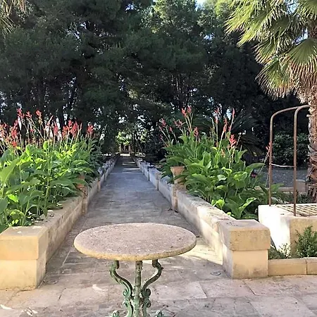 Panzió Palazzo De Carlo E Il Parco Dei 7 Pozzi 4*