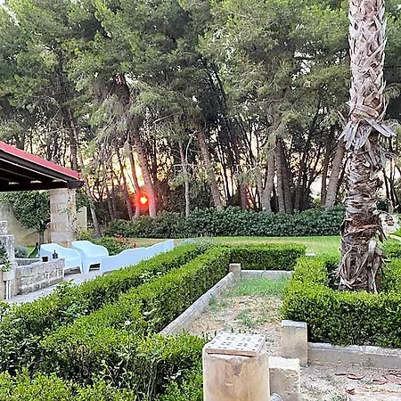 Panzió Palazzo De Carlo E Il Parco Dei 7 Pozzi