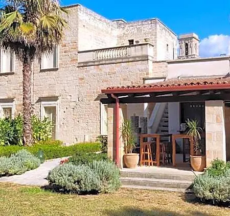 Palazzo De Carlo E Il Parco Dei 7 Pozzi 4* Lecce