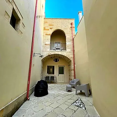 Palazzo De Carlo E Il Parco Dei 7 Pozzi Lecce