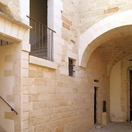 Panzió Palazzo De Carlo E Il Parco Dei 7 Pozzi 4*