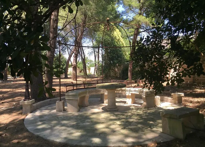Palazzo De Carlo E Il Parco Dei 7 Pozzi 4* Lecce