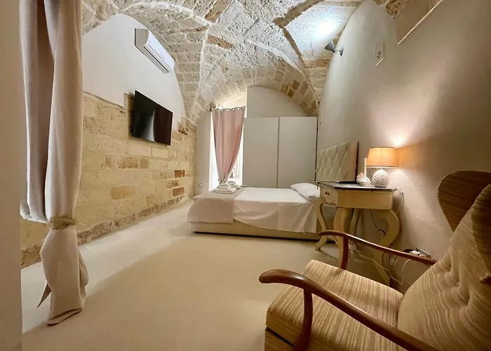 Palazzo De Carlo E Il Parco Dei 7 Pozzi 4*
