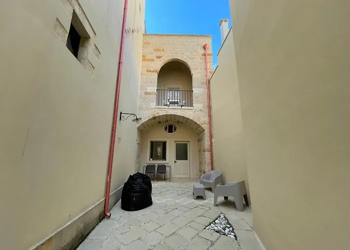 Palazzo De Carlo E Il Parco Dei 7 Pozzi Bed & Breakfast 4*