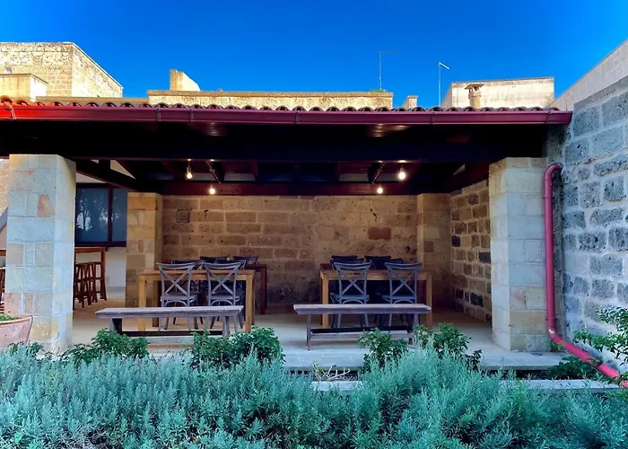 Bed & Breakfast Palazzo De Carlo E Il Parco Dei 7 Pozzi 4*
