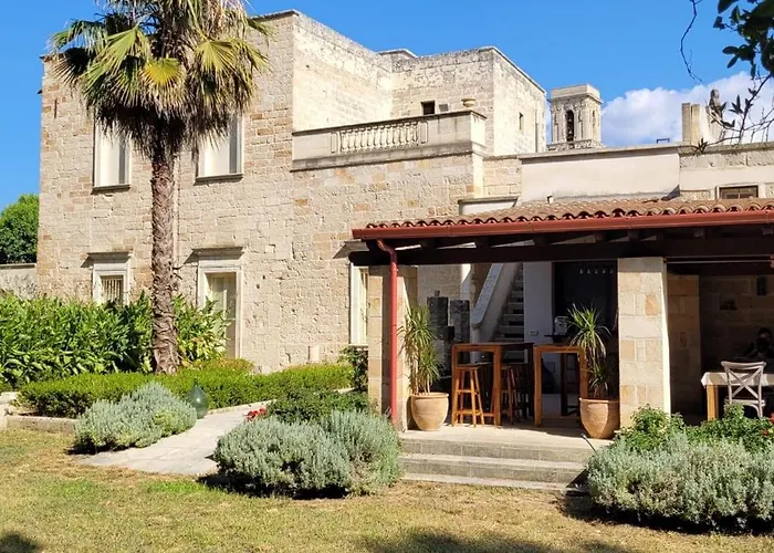 Palazzo De Carlo E Il Parco Dei 7 Pozzi Bed & Breakfast 4*
