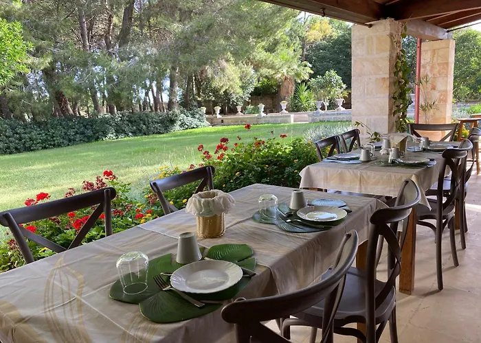 Bed & Breakfast Palazzo De Carlo E Il Parco Dei 7 Pozzi 4*