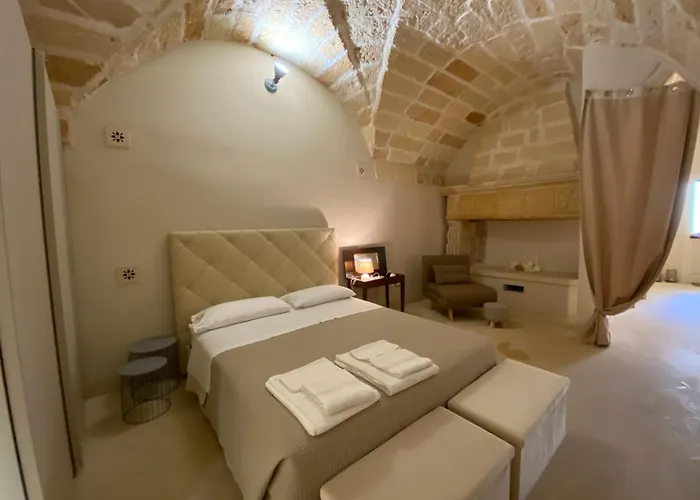 Palazzo De Carlo E Il Parco Dei 7 Pozzi Bed & Breakfast 4*
